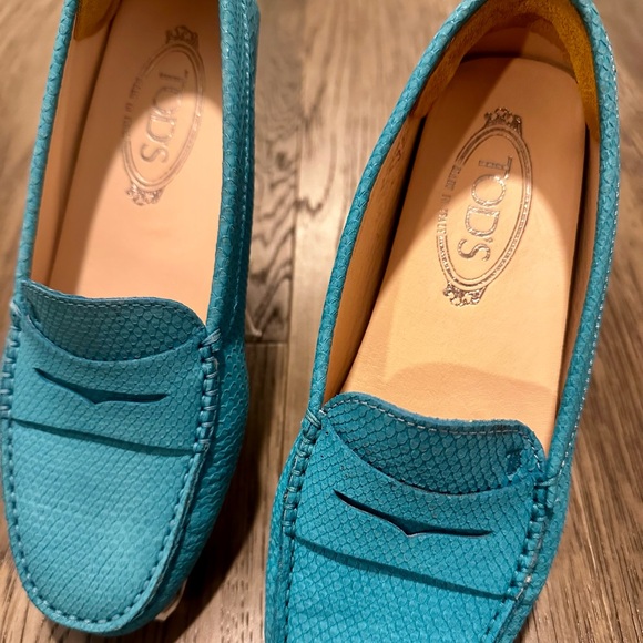 Tod’s Gommino Turquoise Pebbled Leather Driving Loafers made in Italy - Picture 3 of 7